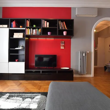 Lara Apartman *