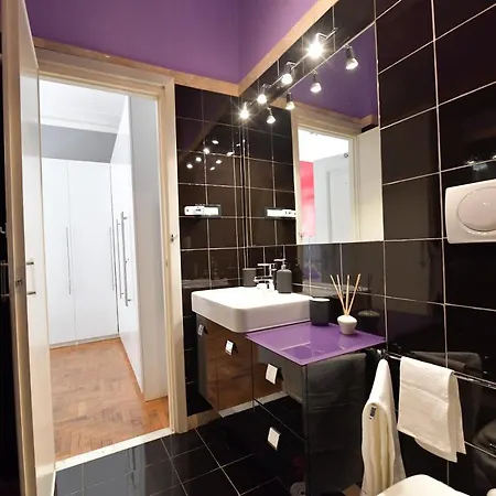 Lara Apartman *